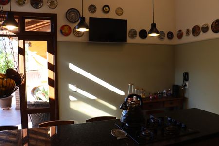 Casa de condomínio para alugar com 323m², 4 quartos e 5 vagasCozinha