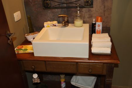 Casa de condomínio para alugar com 323m², 4 quartos e 5 vagasLavabo