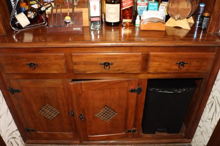 Casa de condomínio para alugar com 323m², 4 quartos e 5 vagasAdega