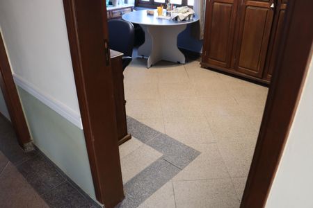 Casa de condomínio para alugar com 323m², 4 quartos e 5 vagasSuíte 1