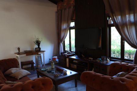 Casa de condomínio para alugar com 323m², 4 quartos e 5 vagasSala