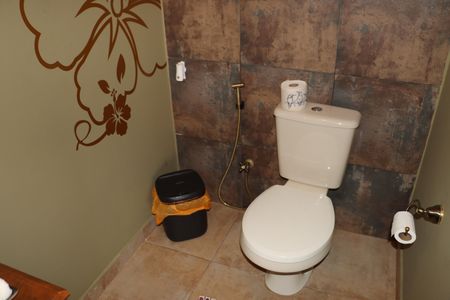 Casa de condomínio para alugar com 323m², 4 quartos e 5 vagasLavabo