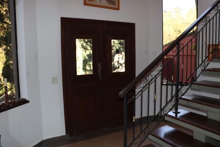 Casa de condomínio para alugar com 323m², 4 quartos e 5 vagasEntrada