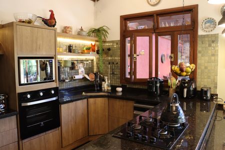 Casa de condomínio para alugar com 323m², 4 quartos e 5 vagasCozinha