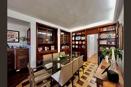 Casa à venda com 250m², 3 quartos e 3 vagasSala