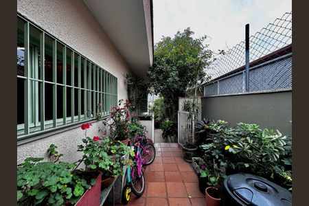 Casa à venda com 250m², 3 quartos e 3 vagasQuintal