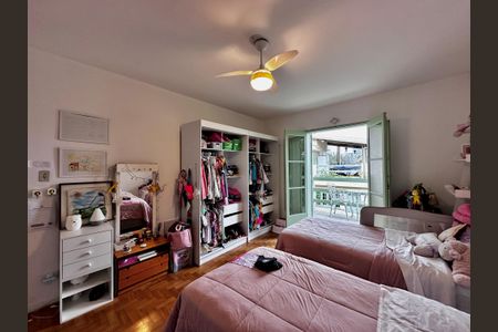 Casa à venda com 250m², 3 quartos e 3 vagasQuarto 