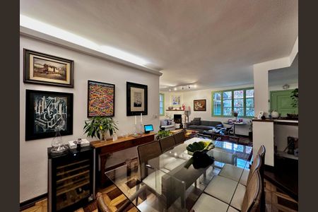 Casa à venda com 250m², 3 quartos e 3 vagasSala