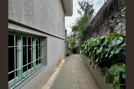 Casa à venda com 250m², 3 quartos e 3 vagasQuintal