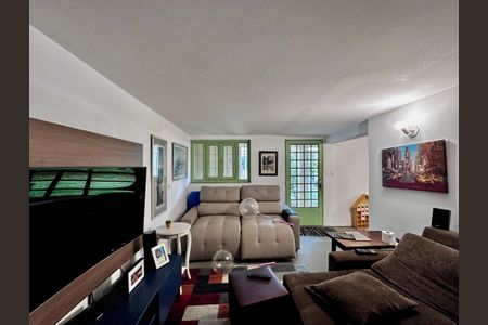 Casa à venda com 250m², 3 quartos e 3 vagasPorão