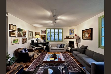 Casa à venda com 250m², 3 quartos e 3 vagasSala