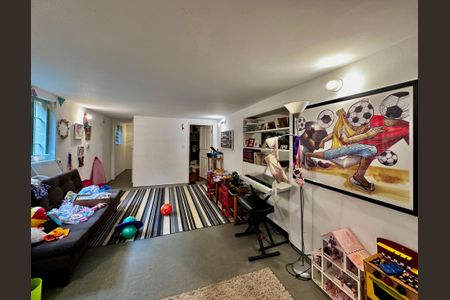 Casa à venda com 250m², 3 quartos e 3 vagasPorão