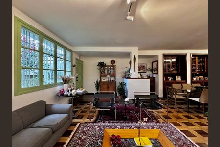 Casa à venda com 250m², 3 quartos e 3 vagasSala