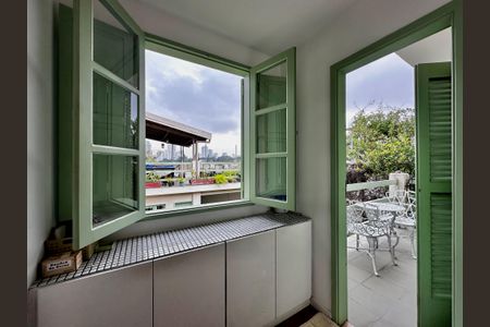 Casa à venda com 250m², 3 quartos e 3 vagasSuíte