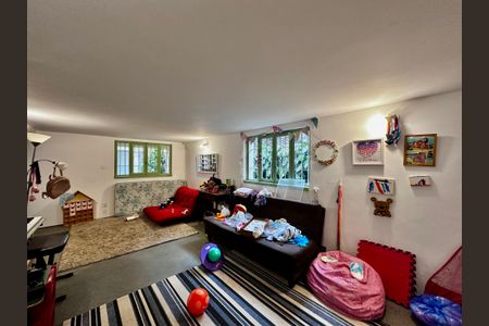 Casa à venda com 250m², 3 quartos e 3 vagasPorão