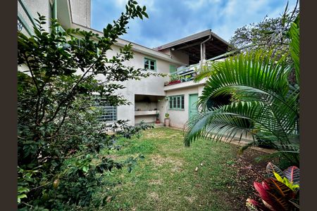 Casa à venda com 250m², 3 quartos e 3 vagasQuintal