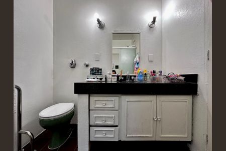 Casa à venda com 250m², 3 quartos e 3 vagasBanheiro Social