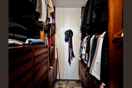 Casa à venda com 250m², 3 quartos e 3 vagasCloset Suíte