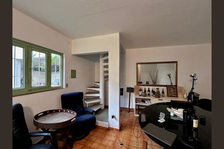 Casa à venda com 250m², 3 quartos e 3 vagasQuarto de Serviço