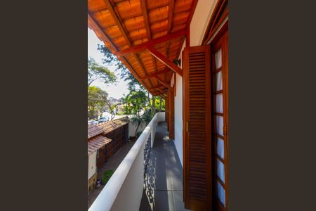 Casa à venda com 250m², 4 quartos e 5 vagasSuíte 1 varanda