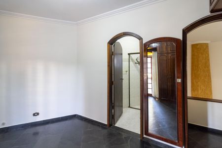 Casa à venda com 250m², 4 quartos e 5 vagas Suíte 1