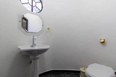 Casa à venda com 250m², 4 quartos e 5 vagasLavabo