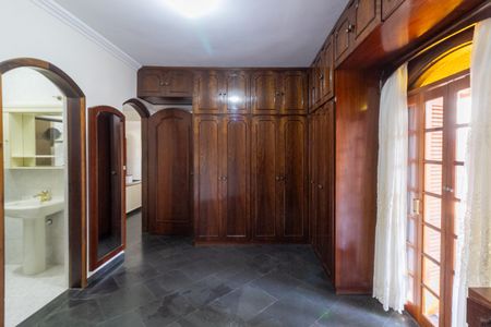 Casa à venda com 250m², 4 quartos e 5 vagas Suíte 1