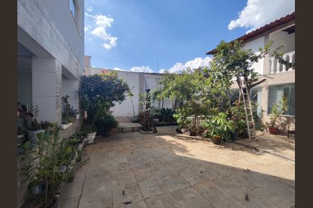 Casa para alugar com 140m², 2 quartos e 4 vagas Casa para alugar com 140m², 2 quartos e 4 vagasQuintal