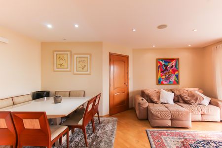 Apartamento à venda com 90m², 3 quartos e 2 vagas Apartamento à venda com 90m², 3 quartos e 2 vagasSala