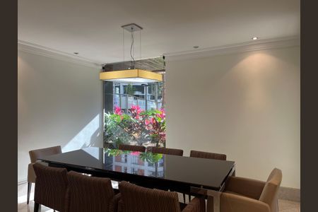 Apartamento à venda com 157m², 3 quartos e 2 vagas Apartamento à venda com 157m², 3 quartos e 2 vagasCoworking