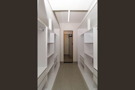 Apartamento à venda com 85m², 2 quartos e sem vaga Apartamento à venda com 85m², 2 quartos e sem vagaCloset da suíte