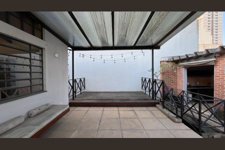 Casa para alugar com 246m², 3 quartos e 3 vagas Casa para alugar com 246m², 3 quartos e 3 vagasTerraço