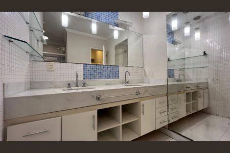 Casa para alugar com 246m², 3 quartos e 3 vagas Casa para alugar com 246m², 3 quartos e 3 vagasBanheiro da Suíte 2