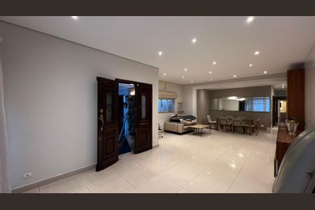 Casa para alugar com 246m², 3 quartos e 3 vagas Casa para alugar com 246m², 3 quartos e 3 vagasSala