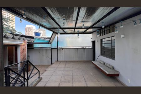 Casa para alugar com 246m², 3 quartos e 3 vagas Casa para alugar com 246m², 3 quartos e 3 vagasTerraço