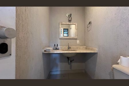 Casa para alugar com 246m², 3 quartos e 3 vagas Casa para alugar com 246m², 3 quartos e 3 vagasBanheiro da churrasqueira