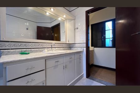 Casa para alugar com 246m², 3 quartos e 3 vagas Casa para alugar com 246m², 3 quartos e 3 vagasBanheiro da Suíte 3