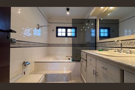 Casa para alugar com 246m², 3 quartos e 3 vagas Casa para alugar com 246m², 3 quartos e 3 vagasBanheiro da Suíte 3