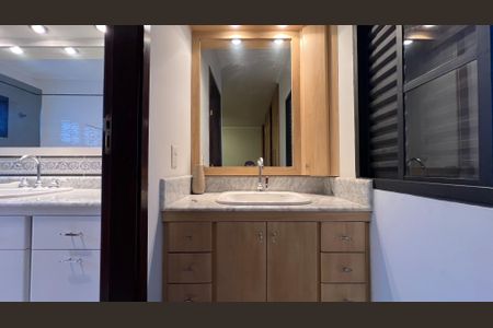 Casa para alugar com 246m², 3 quartos e 3 vagas Casa para alugar com 246m², 3 quartos e 3 vagasBanheiro da Suíte 3