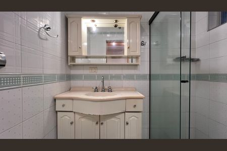 Casa para alugar com 246m², 3 quartos e 3 vagas Casa para alugar com 246m², 3 quartos e 3 vagasBanheiro da Suíte 1