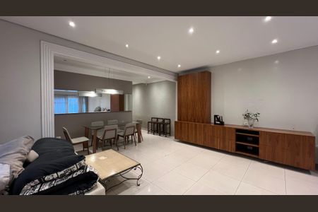 Casa para alugar com 246m², 3 quartos e 3 vagas Casa para alugar com 246m², 3 quartos e 3 vagasSala