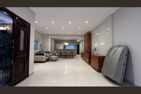 Casa para alugar com 246m², 3 quartos e 3 vagas Casa para alugar com 246m², 3 quartos e 3 vagasSala