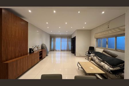 Casa para alugar com 246m², 3 quartos e 3 vagas Casa para alugar com 246m², 3 quartos e 3 vagasSala