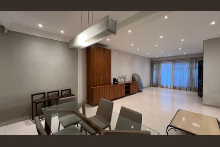 Casa para alugar com 246m², 3 quartos e 3 vagas Casa para alugar com 246m², 3 quartos e 3 vagasSala de Jantar