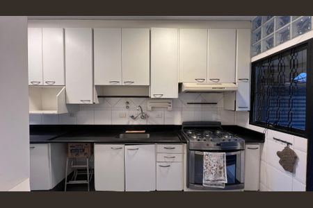 Casa para alugar com 246m², 3 quartos e 3 vagas Casa para alugar com 246m², 3 quartos e 3 vagasCozinha