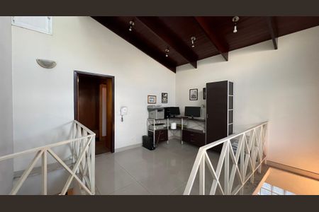 Casa para alugar com 246m², 3 quartos e 3 vagas Casa para alugar com 246m², 3 quartos e 3 vagasCorredor