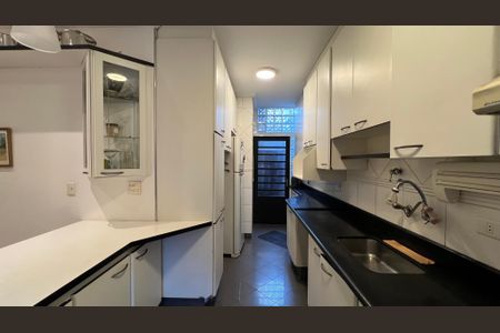 Casa para alugar com 246m², 3 quartos e 3 vagas Casa para alugar com 246m², 3 quartos e 3 vagasCozinha