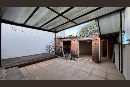 Casa para alugar com 246m², 3 quartos e 3 vagas Casa para alugar com 246m², 3 quartos e 3 vagasTerraço