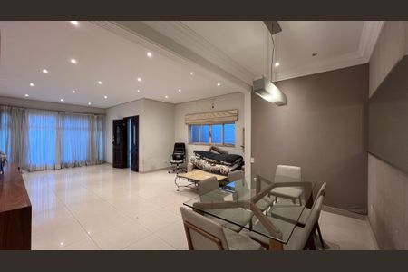 Casa para alugar com 246m², 3 quartos e 3 vagas Casa para alugar com 246m², 3 quartos e 3 vagasSala de Jantar