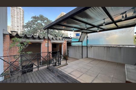 Casa para alugar com 246m², 3 quartos e 3 vagas Casa para alugar com 246m², 3 quartos e 3 vagasTerraço